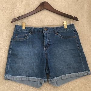 Size 8 D.jeans shorts